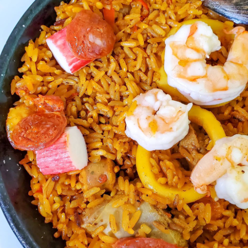 paella mixta con chorizo y surimi